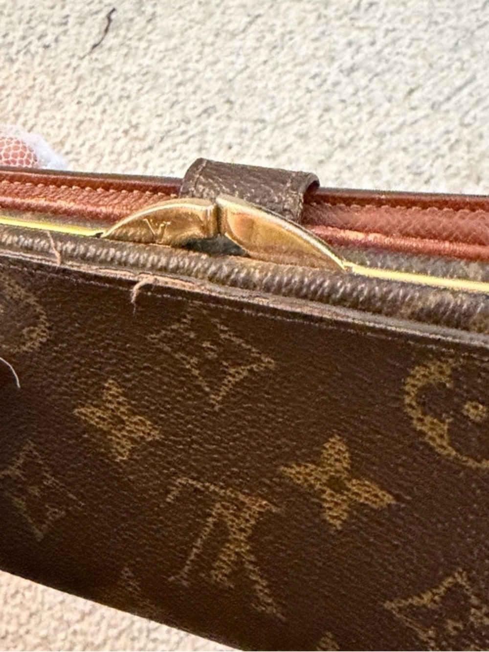 Authentic Louis Vuitton Monogram wallet Black and Gold - Picture 3 of 6